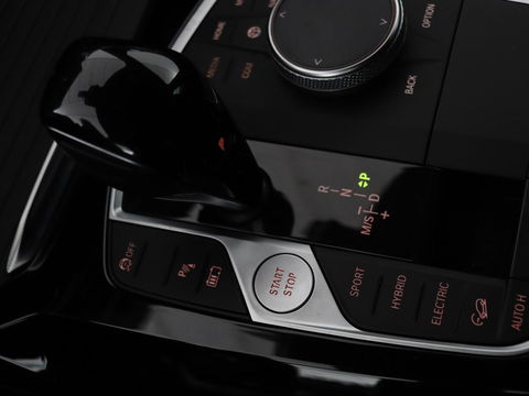 BMW X3 xDrive30e M-Sport | Leder | Adaptive cruise | Stoel & stuurverwarming | Carplay | Camera | Sportstoelen | Live Cockpit | Full LED | Navigatie