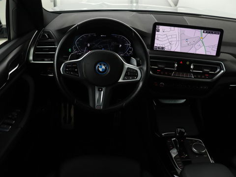 BMW X3 xDrive30e M-Sport | Leder | Adaptive cruise | Stoel & stuurverwarming | Carplay | Camera | Sportstoelen | Live Cockpit | Full LED | Navigatie