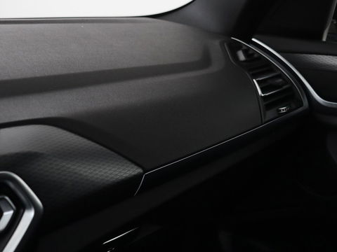 BMW X3 xDrive30e M-Sport | Leder | Adaptive cruise | Stoel & stuurverwarming | Carplay | Camera | Sportstoelen | Live Cockpit | Full LED | Navigatie
