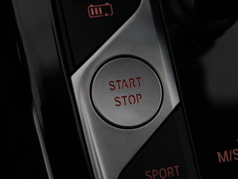 BMW X3 xDrive30e M-Sport | Leder | Adaptive cruise | Stoel & stuurverwarming | Carplay | Camera | Sportstoelen | Live Cockpit | Full LED | Navigatie
