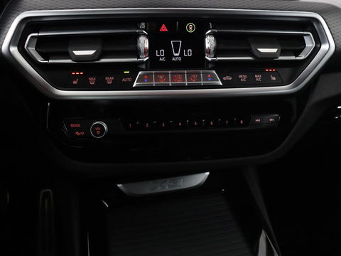 BMW X3 xDrive30e M-Sport | Leder | Adaptive cruise | Stoel & stuurverwarming | Carplay | Camera | Sportstoelen | Live Cockpit | Full LED | Navigatie