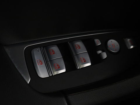 BMW X3 xDrive30e M-Sport | Leder | Adaptive cruise | Stoel & stuurverwarming | Carplay | Camera | Sportstoelen | Live Cockpit | Full LED | Navigatie