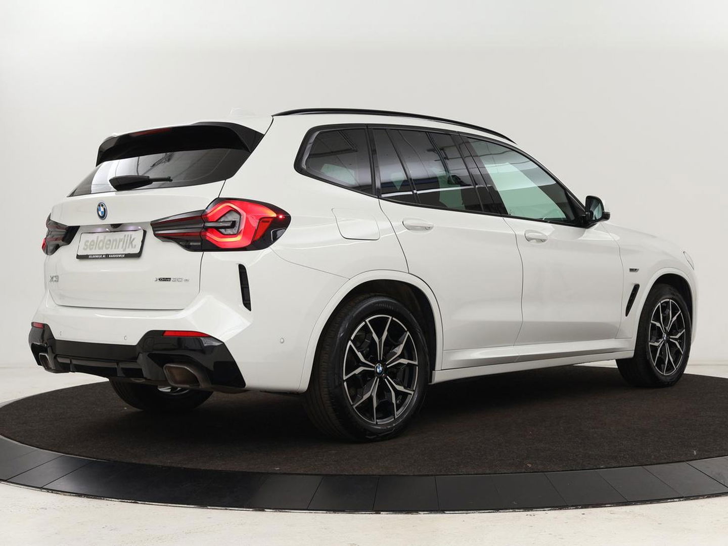 BMW X3 xDrive30e M-Sport | Leder | Adaptive cruise | Stoel & stuurverwarming | Carplay | Camera | Sportstoelen | Live Cockpit | Full LED | Navigatie