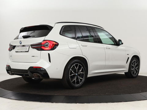 BMW X3 xDrive30e M-Sport | Leder | Adaptive cruise | Stoel & stuurverwarming | Carplay | Camera | Sportstoelen | Live Cockpit | Full LED | Navigatie