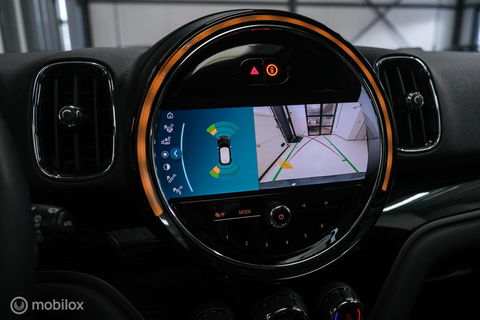 MINI Countryman 1.5 Cooper Sage Green | Panorama | Leder | Stoel en stuurwiel verwarming | Adaptive cruise | Clima | Apple carplay | LED | Deale