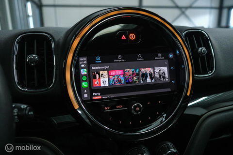 MINI Countryman 1.5 Cooper Sage Green | Panorama | Leder | Stoel en stuurwiel verwarming | Adaptive cruise | Clima | Apple carplay | LED | Deale