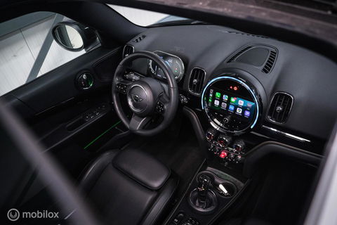 MINI Countryman 1.5 Cooper Sage Green | Panorama | Leder | Stoel en stuurwiel verwarming | Adaptive cruise | Clima | Apple carplay | LED | Deale