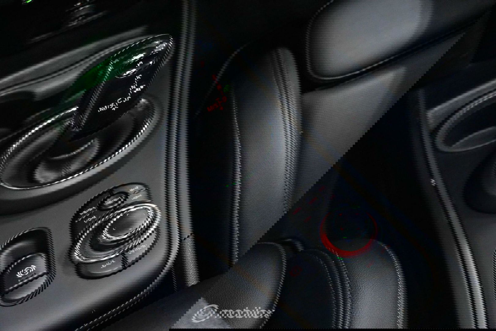 MINI Countryman 1.5 Cooper Sage Green | Panorama | Leder | Stoel en stuurwiel verwarming | Adaptive cruise | Clima | Apple carplay | LED | Deale