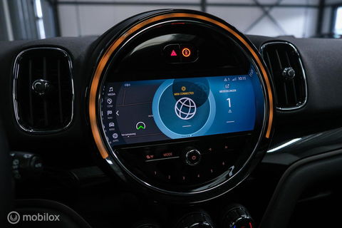 MINI Countryman 1.5 Cooper Sage Green | Panorama | Leder | Stoel en stuurwiel verwarming | Adaptive cruise | Clima | Apple carplay | LED | Deale