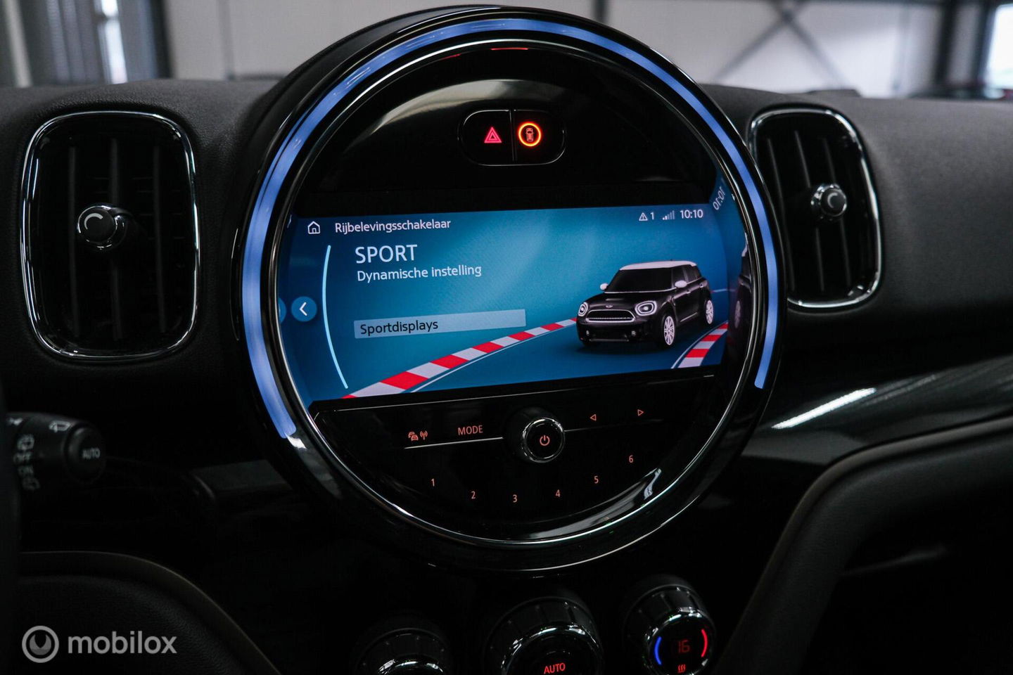 MINI Countryman 1.5 Cooper Sage Green | Panorama | Leder | Stoel en stuurwiel verwarming | Adaptive cruise | Clima | Apple carplay | LED | Deale