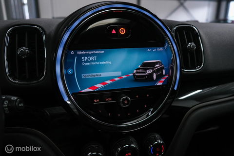 MINI Countryman 1.5 Cooper Sage Green | Panorama | Leder | Stoel en stuurwiel verwarming | Adaptive cruise | Clima | Apple carplay | LED | Deale