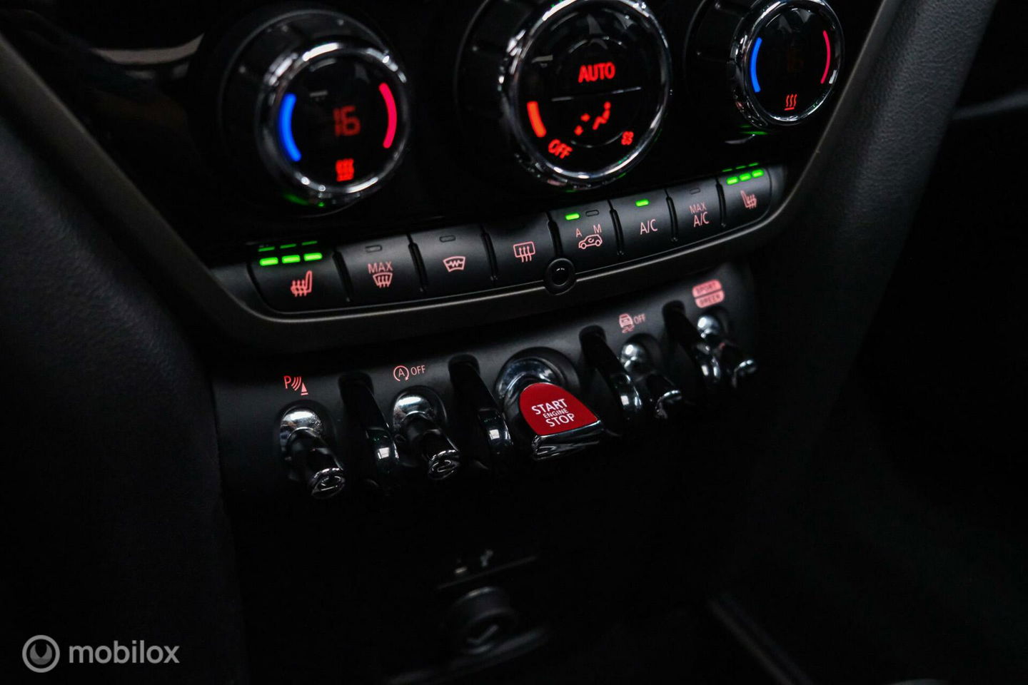 MINI Countryman 1.5 Cooper Sage Green | Panorama | Leder | Stoel en stuurwiel verwarming | Adaptive cruise | Clima | Apple carplay | LED | Deale