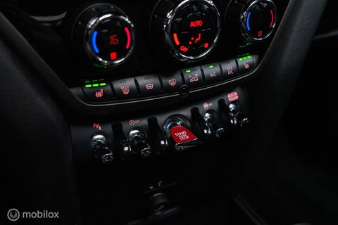 MINI Countryman 1.5 Cooper Sage Green | Panorama | Leder | Stoel en stuurwiel verwarming | Adaptive cruise | Clima | Apple carplay | LED | Deale