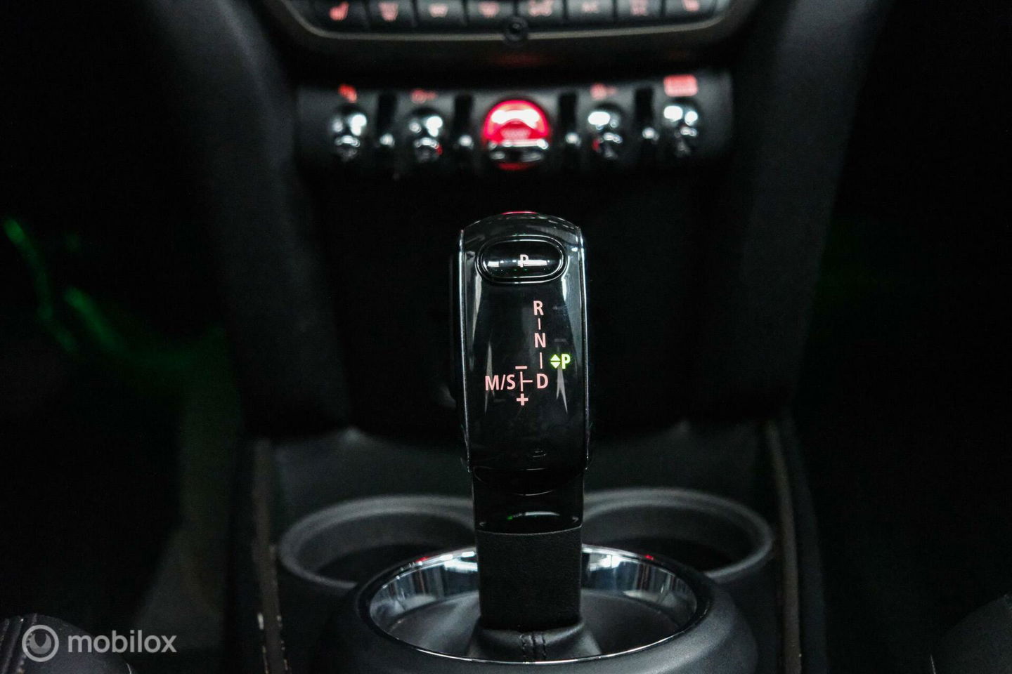 MINI Countryman 1.5 Cooper Sage Green | Panorama | Leder | Stoel en stuurwiel verwarming | Adaptive cruise | Clima | Apple carplay | LED | Deale