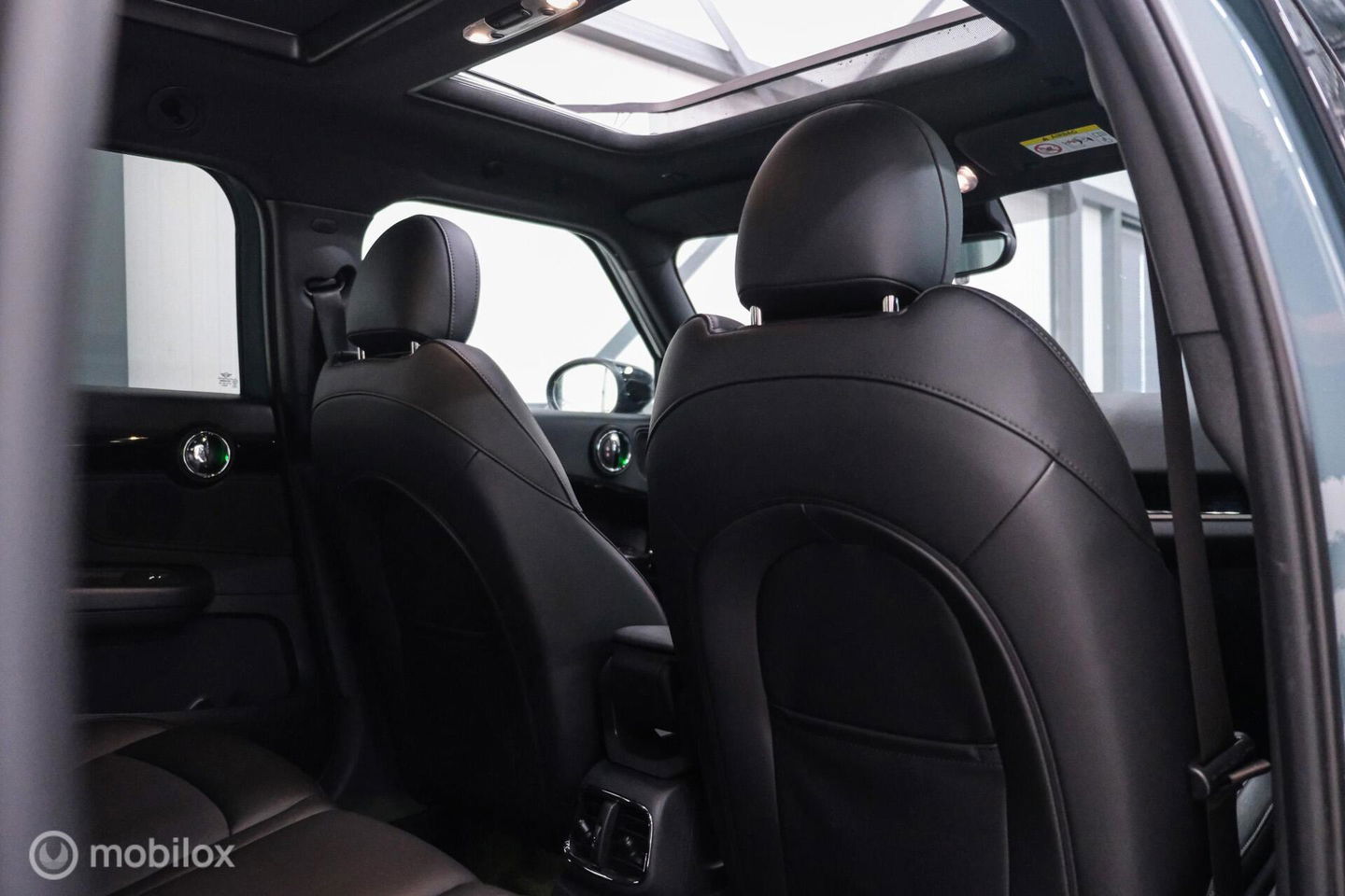 MINI Countryman 1.5 Cooper Sage Green | Panorama | Leder | Stoel en stuurwiel verwarming | Adaptive cruise | Clima | Apple carplay | LED | Deale