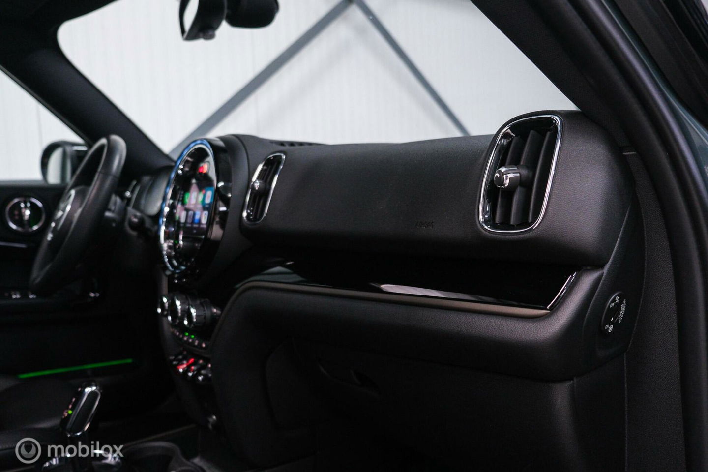 MINI Countryman 1.5 Cooper Sage Green | Panorama | Leder | Stoel en stuurwiel verwarming | Adaptive cruise | Clima | Apple carplay | LED | Deale