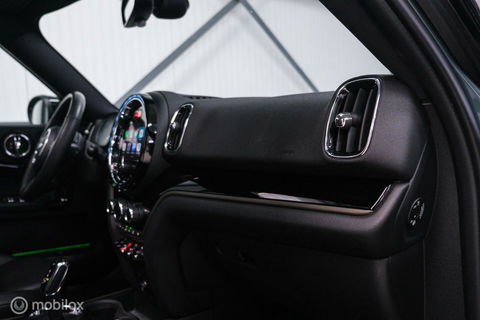 MINI Countryman 1.5 Cooper Sage Green | Panorama | Leder | Stoel en stuurwiel verwarming | Adaptive cruise | Clima | Apple carplay | LED | Deale