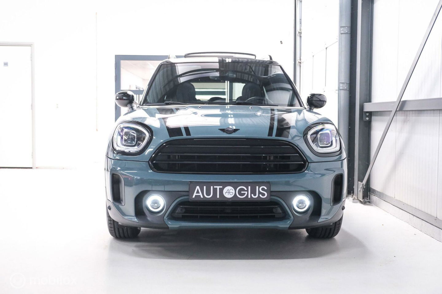 MINI Countryman 1.5 Cooper Sage Green | Panorama | Leder | Stoel en stuurwiel verwarming | Adaptive cruise | Clima | Apple carplay | LED | Deale