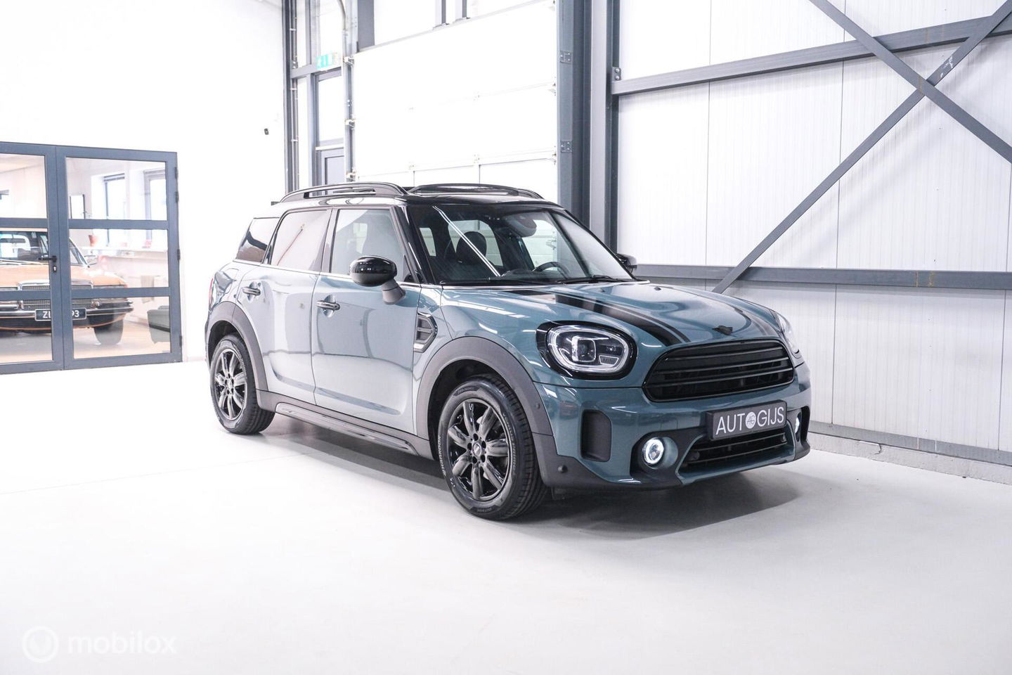 MINI Countryman 1.5 Cooper Sage Green | Panorama | Leder | Stoel en stuurwiel verwarming | Adaptive cruise | Clima | Apple carplay | LED | Deale