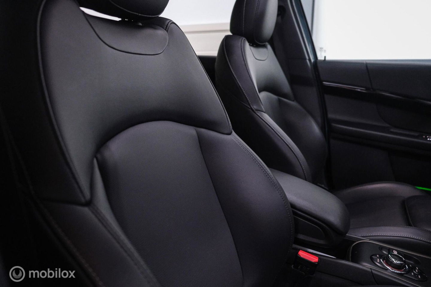 MINI Countryman 1.5 Cooper Sage Green | Panorama | Leder | Stoel en stuurwiel verwarming | Adaptive cruise | Clima | Apple carplay | LED | Deale