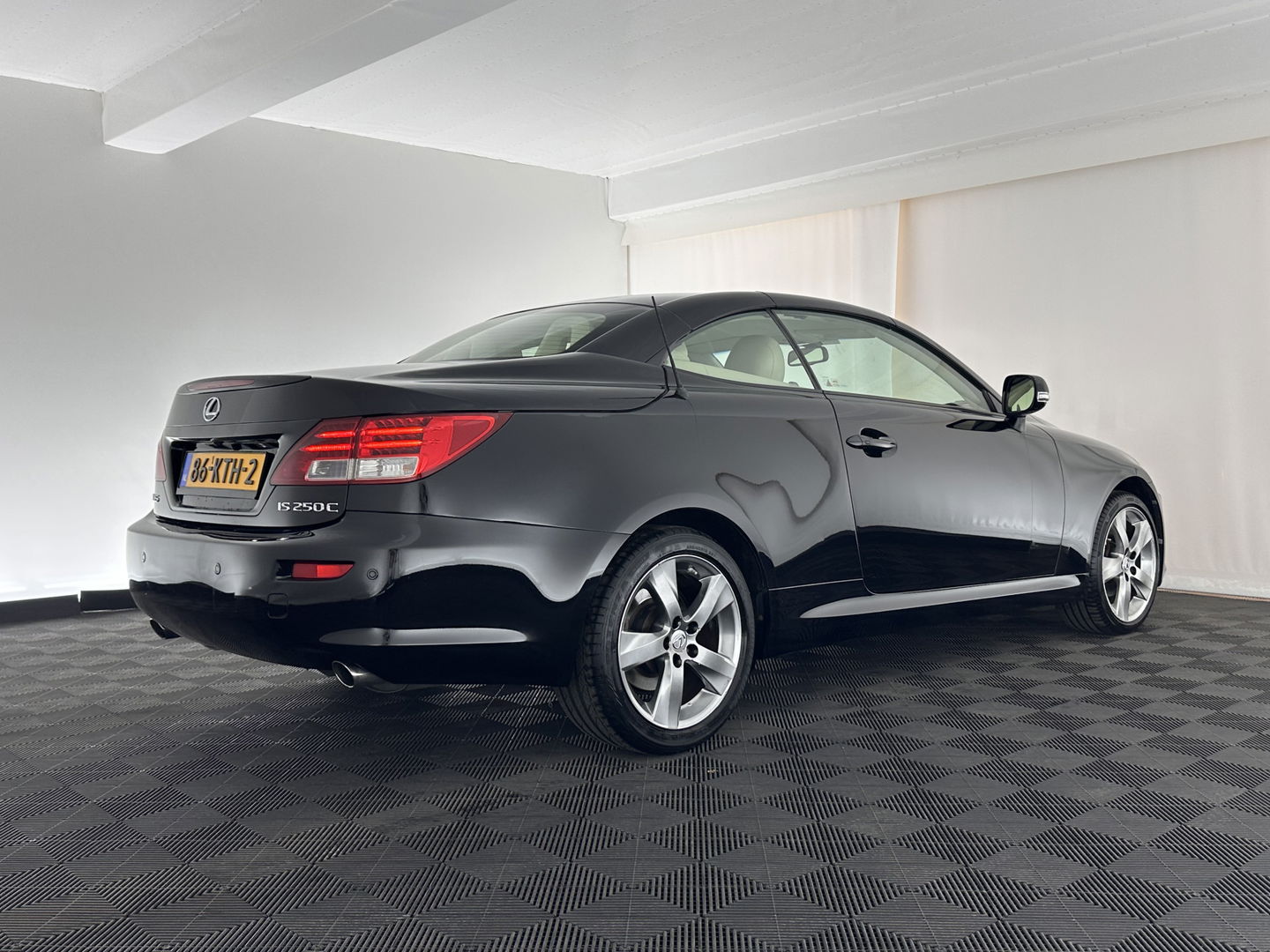 Lexus IS Cabriolet 250C Luxury AUT. * LUXURY-LEATHER | NAVI-FULLMAP | KEYLESS | PDC | SHIFT-PADDLES | CRUISE | ECC | HEATED-SEATS | CAMERA | AIRSCARF | 18''ALU *