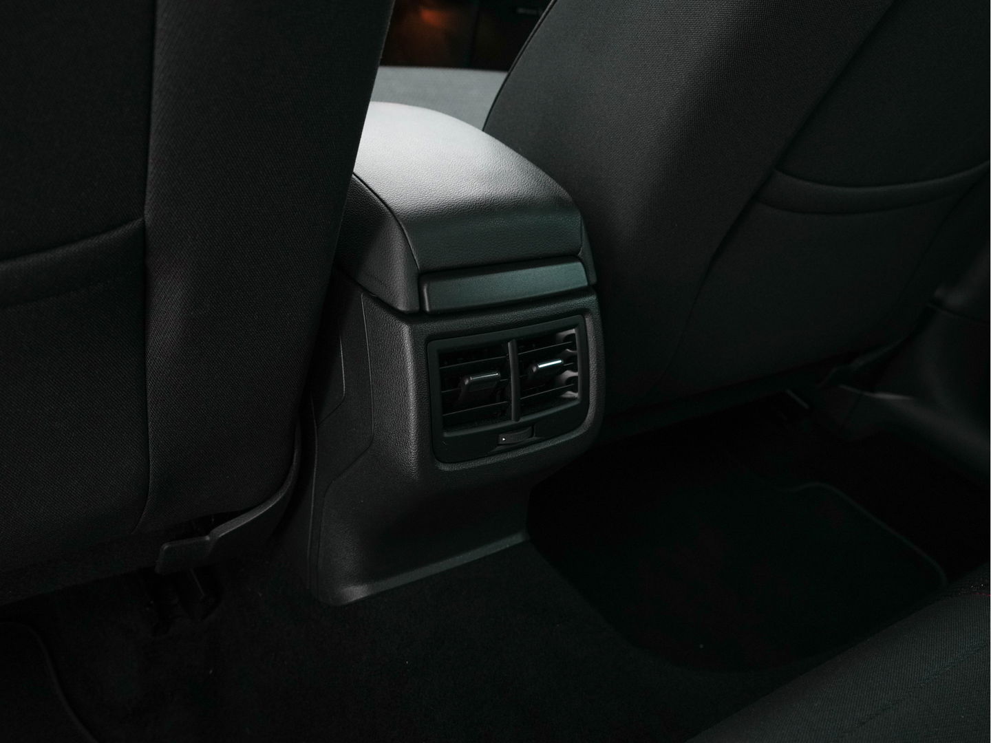 SEAT Leon 2.0 TDI FR Connect Aut. *LEATHER-MICROFIBRE | NAVI-FULLMAP | SPORT-SEATS | SEAT-SOUND | AMBIENT-LIGHT |  ECC | SHIFT-PADDLES | PDC | CRUISE | 17''ALU*