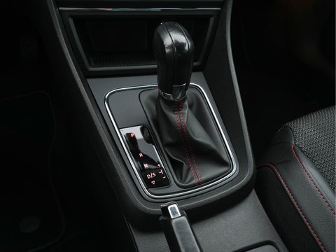 SEAT Leon 2.0 TDI FR Connect Aut. *LEATHER-MICROFIBRE | NAVI-FULLMAP | SPORT-SEATS | SEAT-SOUND | AMBIENT-LIGHT |  ECC | SHIFT-PADDLES | PDC | CRUISE | 17''ALU*