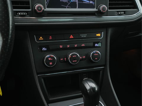 SEAT Leon 2.0 TDI FR Connect Aut. *LEATHER-MICROFIBRE | NAVI-FULLMAP | SPORT-SEATS | SEAT-SOUND | AMBIENT-LIGHT |  ECC | SHIFT-PADDLES | PDC | CRUISE | 17''ALU*