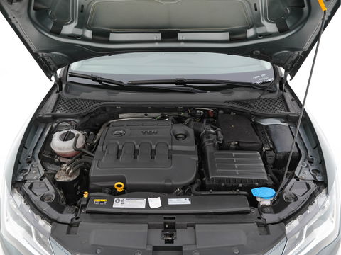 SEAT Leon 2.0 TDI FR Connect Aut. *LEATHER-MICROFIBRE | NAVI-FULLMAP | SPORT-SEATS | SEAT-SOUND | AMBIENT-LIGHT |  ECC | SHIFT-PADDLES | PDC | CRUISE | 17''ALU*