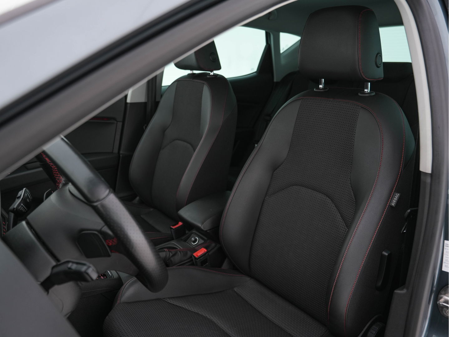 SEAT Leon 2.0 TDI FR Connect Aut. *LEATHER-MICROFIBRE | NAVI-FULLMAP | SPORT-SEATS | SEAT-SOUND | AMBIENT-LIGHT |  ECC | SHIFT-PADDLES | PDC | CRUISE | 17''ALU*
