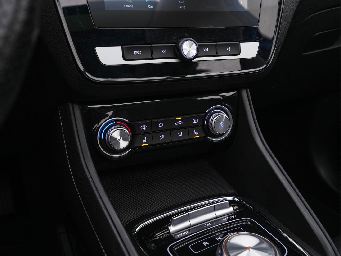 MG Mg Zs EV Luxury 45 kWh (INCL-BTW) *PANO | FULL-LEATHER | CCS-FASTLOADER | KEYLESS | NAVI-FULLMAP | ADAPTIVE-CRUISE | CAMERA | HEATED-SPORT-SEATS | CARPLAY | BLINDSPOT | DAB | LANE-ASSIST | 17"ALU*