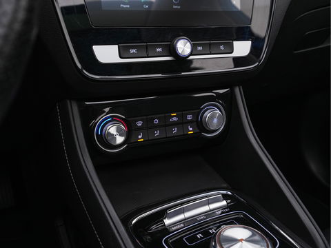 MG Mg Zs EV Luxury 45 kWh (INCL-BTW) *PANO | FULL-LEATHER | CCS-FASTLOADER | KEYLESS | NAVI-FULLMAP | ADAPTIVE-CRUISE | CAMERA | HEATED-SPORT-SEATS | CARPLAY | BLINDSPOT | DAB | LANE-ASSIST | 17"ALU*