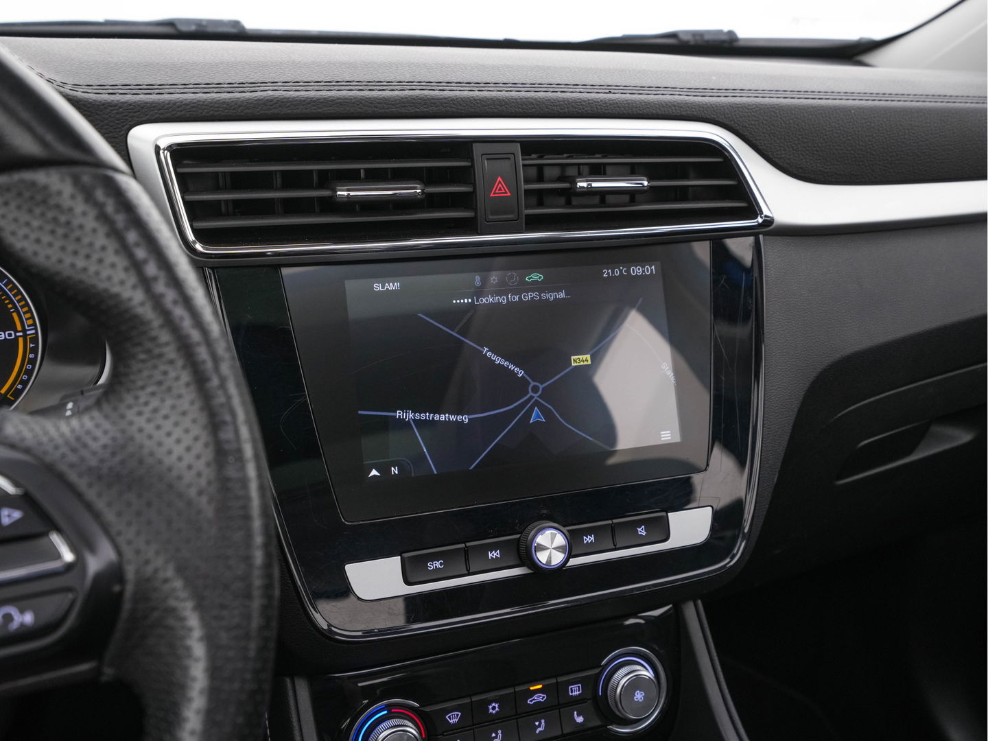 MG Mg Zs EV Luxury 45 kWh (INCL-BTW) *PANO | FULL-LEATHER | CCS-FASTLOADER | KEYLESS | NAVI-FULLMAP | ADAPTIVE-CRUISE | CAMERA | HEATED-SPORT-SEATS | CARPLAY | BLINDSPOT | DAB | LANE-ASSIST | 17"ALU*