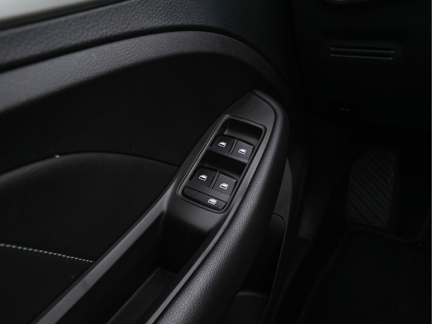 MG Mg Zs EV Luxury 45 kWh (INCL-BTW) *PANO | FULL-LEATHER | CCS-FASTLOADER | KEYLESS | NAVI-FULLMAP | ADAPTIVE-CRUISE | CAMERA | HEATED-SPORT-SEATS | CARPLAY | BLINDSPOT | DAB | LANE-ASSIST | 17"ALU*