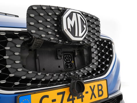 MG Mg Zs EV Luxury 45 kWh (INCL-BTW) *PANO | FULL-LEATHER | CCS-FASTLOADER | KEYLESS | NAVI-FULLMAP | ADAPTIVE-CRUISE | CAMERA | HEATED-SPORT-SEATS | CARPLAY | BLINDSPOT | DAB | LANE-ASSIST | 17"ALU*