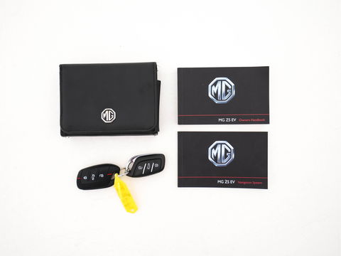 MG Mg Zs EV Luxury 45 kWh (INCL-BTW) *PANO | FULL-LEATHER | CCS-FASTLOADER | KEYLESS | NAVI-FULLMAP | ADAPTIVE-CRUISE | CAMERA | HEATED-SPORT-SEATS | CARPLAY | BLINDSPOT | DAB | LANE-ASSIST | 17"ALU*