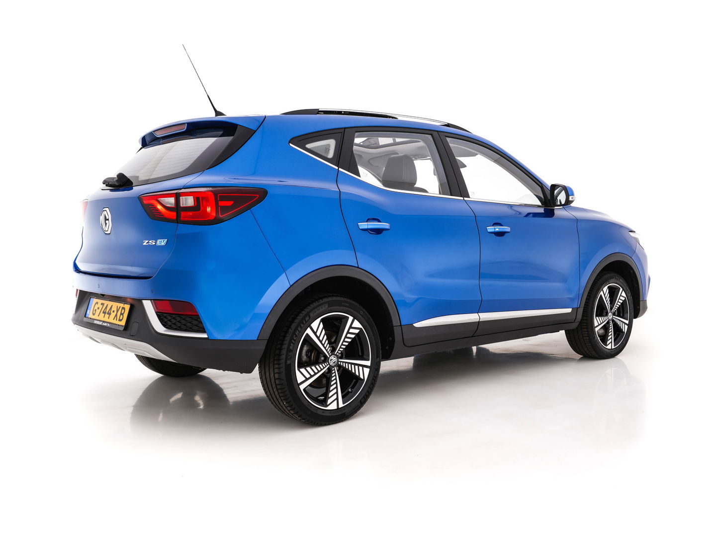 MG Mg Zs EV Luxury 45 kWh (INCL-BTW) *PANO | FULL-LEATHER | CCS-FASTLOADER | KEYLESS | NAVI-FULLMAP | ADAPTIVE-CRUISE | CAMERA | HEATED-SPORT-SEATS | CARPLAY | BLINDSPOT | DAB | LANE-ASSIST | 17"ALU*