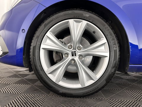 SEAT Leon Sportstourer 1.5 eTSI FR Launch Edition Aut. *FULL-LED | DIGI-COCKPIT | NAVI-FULLMAP | LEATHER-MICROFIBRE | CARPLAY | KEYLESS | SHIFT-PADDLES | SPORT-SEATS | HEATED-SEATS | AMBIENT-LIGHT | CAMERA | ECC | PDC | CRUISE | TOWBAR | 17'