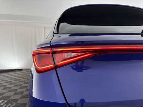 SEAT Leon Sportstourer 1.5 eTSI FR Launch Edition Aut. *FULL-LED | DIGI-COCKPIT | NAVI-FULLMAP | LEATHER-MICROFIBRE | CARPLAY | KEYLESS | SHIFT-PADDLES | SPORT-SEATS | HEATED-SEATS | AMBIENT-LIGHT | CAMERA | ECC | PDC | CRUISE | TOWBAR | 17'