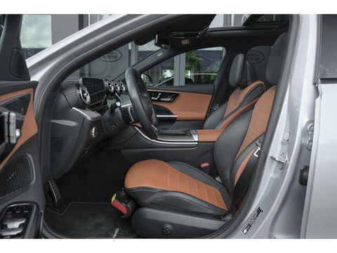 Mercedes-Benz C-Klasse C300 AMG 258pk Panoramadak Digital light Stoelventilatie Head-up 19" LMV Memory Night pakket