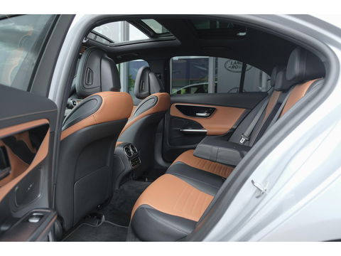 Mercedes-Benz C-Klasse C300 AMG 258pk Panoramadak Digital light Stoelventilatie Head-up 19" LMV Memory Night pakket