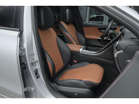 Mercedes-Benz C-Klasse C300 AMG 258pk Panoramadak Digital light Stoelventilatie Head-up 19" LMV Memory Night pakket