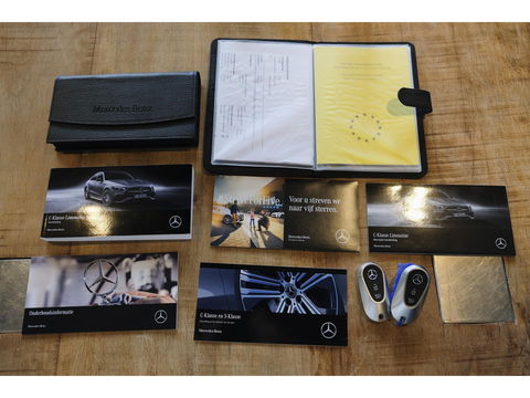 Mercedes-Benz C-Klasse C300 AMG 258pk Panoramadak Digital light Stoelventilatie Head-up 19" LMV Memory Night pakket