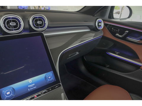 Mercedes-Benz C-Klasse C300 AMG 258pk Panoramadak Digital light Stoelventilatie Head-up 19" LMV Memory Night pakket