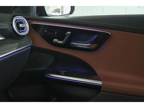 Mercedes-Benz C-Klasse C300 AMG 258pk Panoramadak Digital light Stoelventilatie Head-up 19" LMV Memory Night pakket