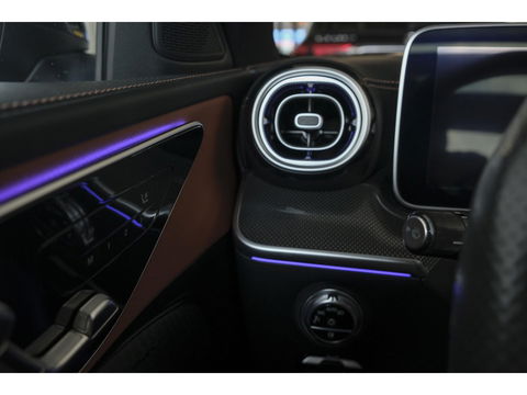 Mercedes-Benz C-Klasse C300 AMG 258pk Panoramadak Digital light Stoelventilatie Head-up 19" LMV Memory Night pakket