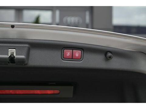 Mercedes-Benz C-Klasse C300 AMG 258pk Panoramadak Digital light Stoelventilatie Head-up 19" LMV Memory Night pakket