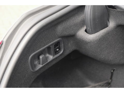 Mercedes-Benz C-Klasse C300 AMG 258pk Panoramadak Digital light Stoelventilatie Head-up 19" LMV Memory Night pakket