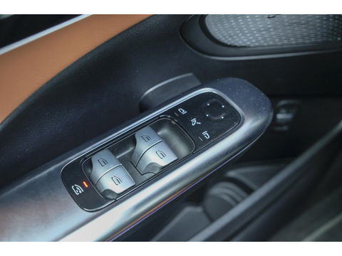 Mercedes-Benz C-Klasse C300 AMG 258pk Panoramadak Digital light Stoelventilatie Head-up 19" LMV Memory Night pakket
