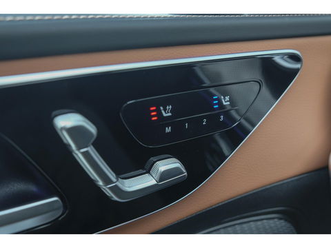 Mercedes-Benz C-Klasse C300 AMG 258pk Panoramadak Digital light Stoelventilatie Head-up 19" LMV Memory Night pakket